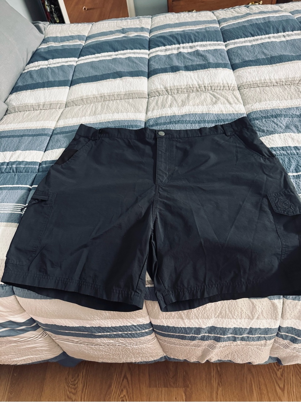 Reel Legends Men's Black Utility Cargo Shorts - Picture 9 of 9